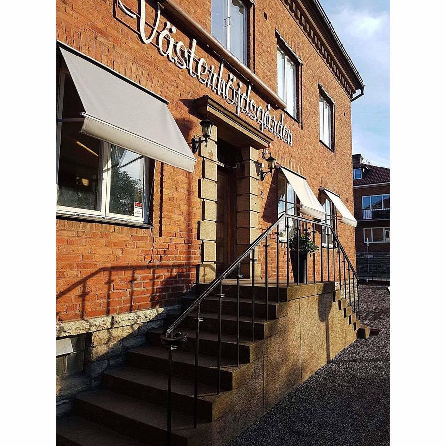 Vasterhojdsgarden Hotel Skövde Exterior foto